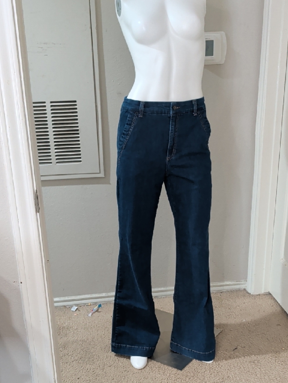 Sofia Jean by Sofia Vergara Stylish Dark Blue Flared Jeans Women's 8 - Picture 3 of 8